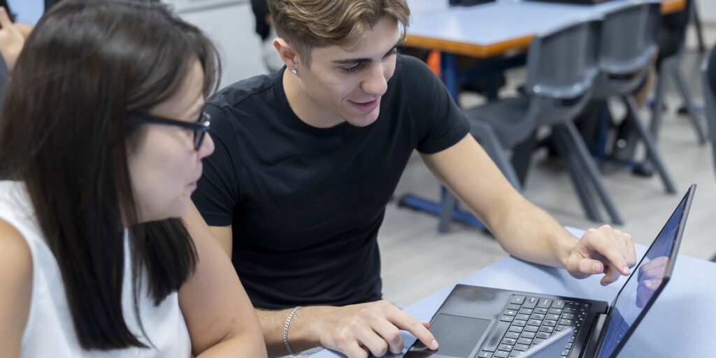 Administración y FInanzas en Monlau